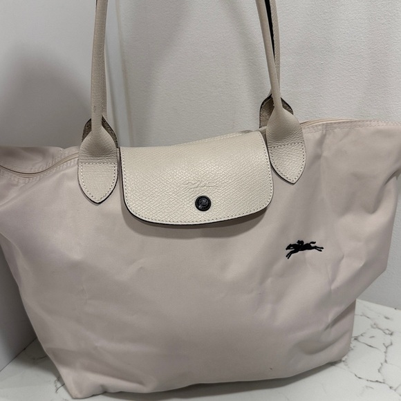 Longchamp Handbags - Longchamp Cream Tote